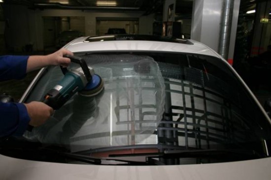 полировка лобового стекла автомобиля